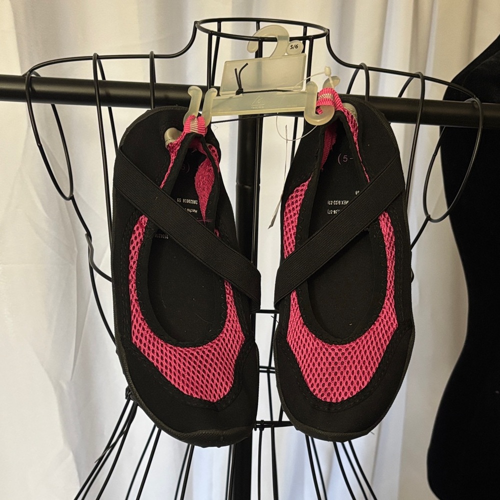 Black and Pink Women's Water Shoes